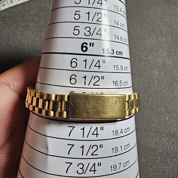 Disney Mickey Mouse Quartz Gold Tone Fashion Watch Exclusively For Disney Workin - Picture 10 of 10